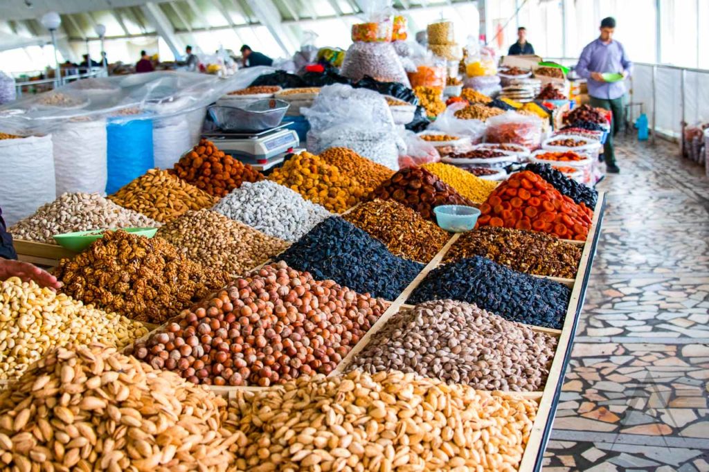 Artesanía en Uzbekistán: tejidos, cerámica y productos tradicionales en mercados