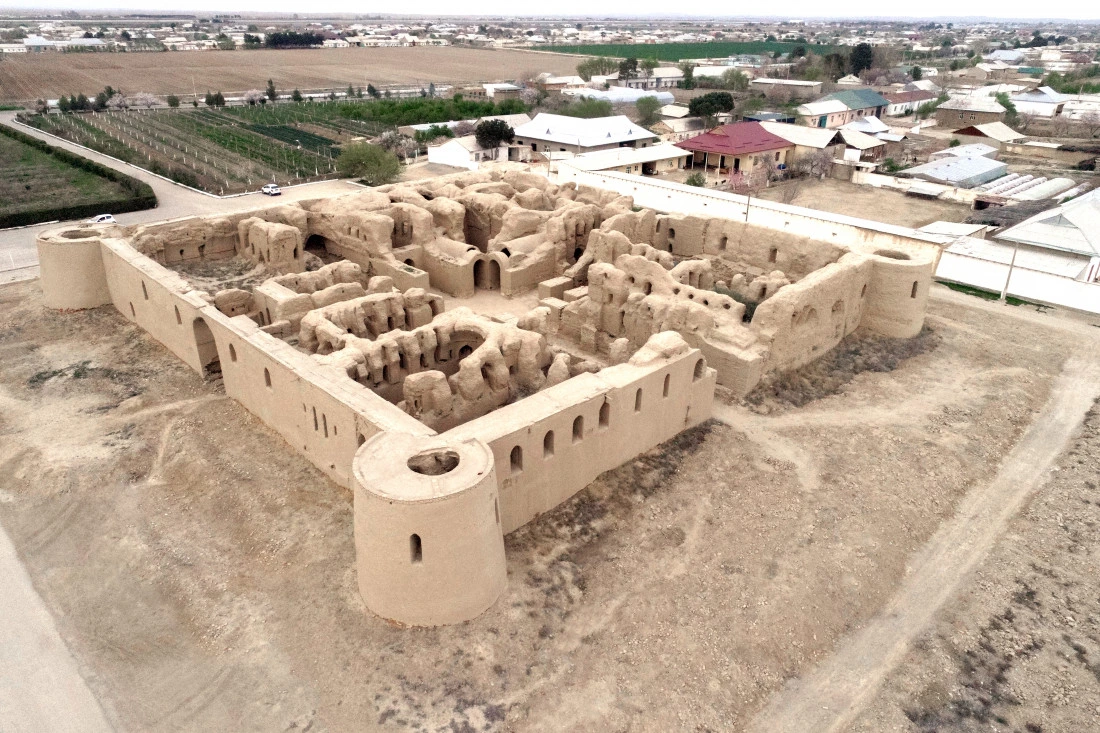Zona arqueológica en Uzbekistán, restos de ciudades antiguas de la Ruta de la Seda