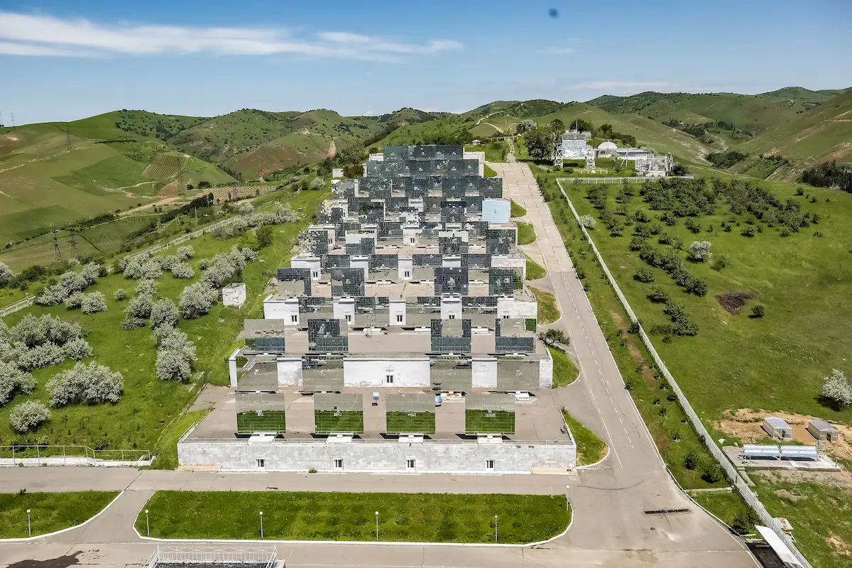 Instituto del Sol de Parkent, el Gran Horno Solar de Uzbekistán cerca de Tashkent