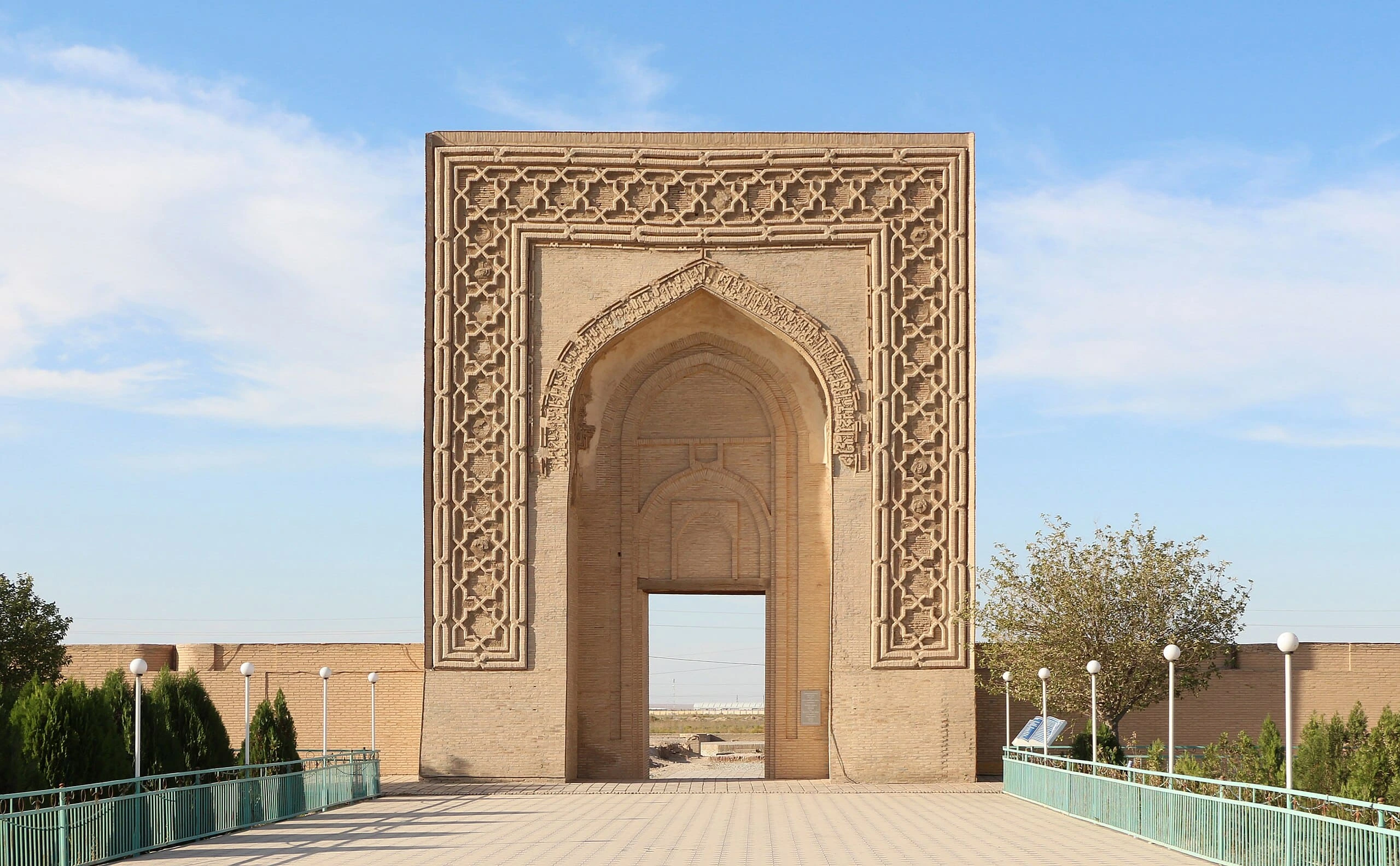 Vista panorámica de Navoi (Navoiy), arquitectura moderna en el corazón de Uzbekistán