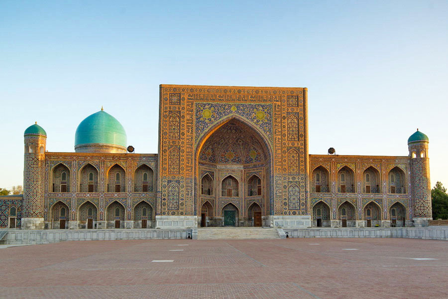 Madraza Tilya-Kori en el Registán: interior dorado y función de gran mezquita de Samarcanda