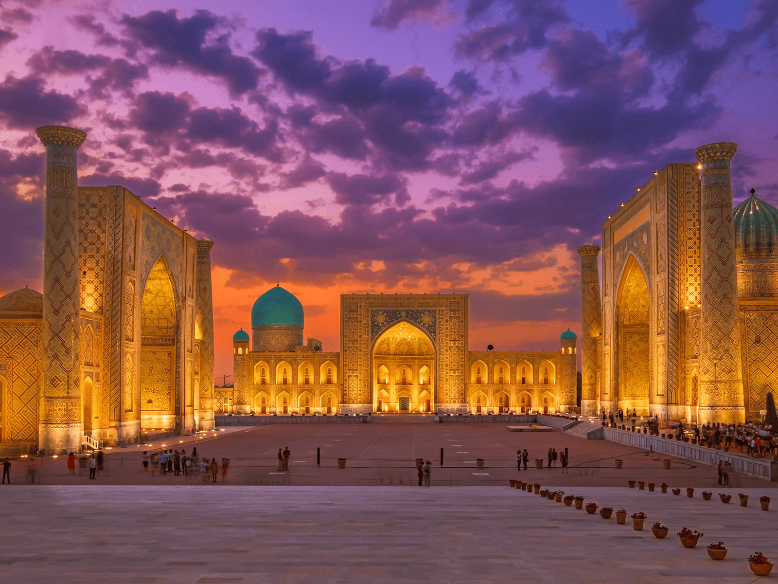 Plaza Registán en Samarcanda, Uzbekistán