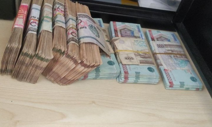 Som uzbeko, moneda local en Uzbekistán