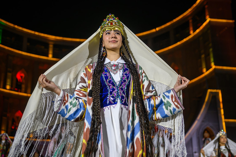 Registán de Samarcanda iluminado durante la celebración del título mundial